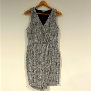 EXPRESS Tweed Wrap Fit & Flare Dress Womens Medium Black White V-Neck Textured